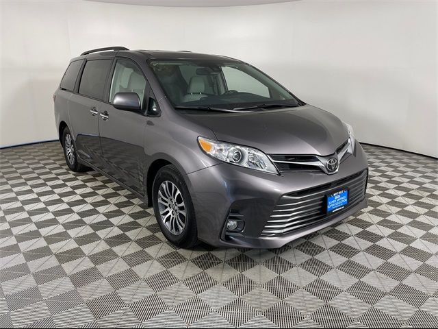 2020 Toyota Sienna XLE