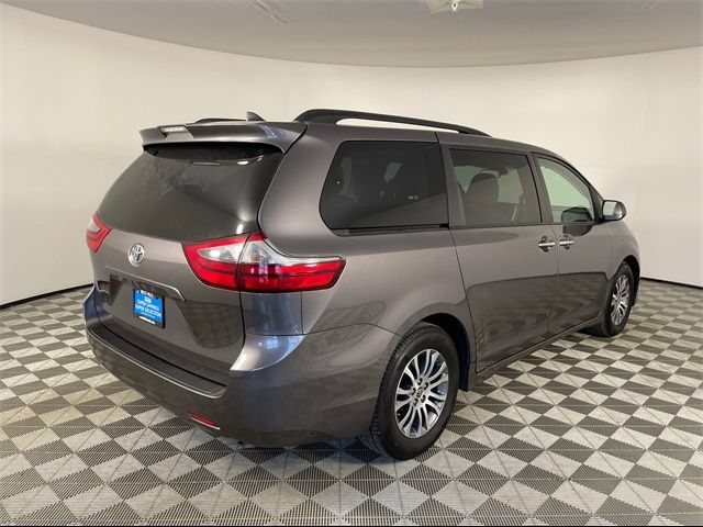 2020 Toyota Sienna XLE