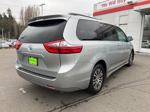 2020 Toyota Sienna XLE
