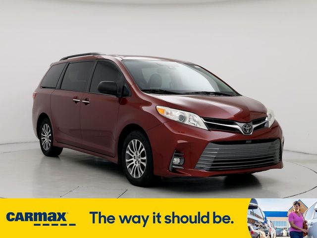 2020 Toyota Sienna XLE