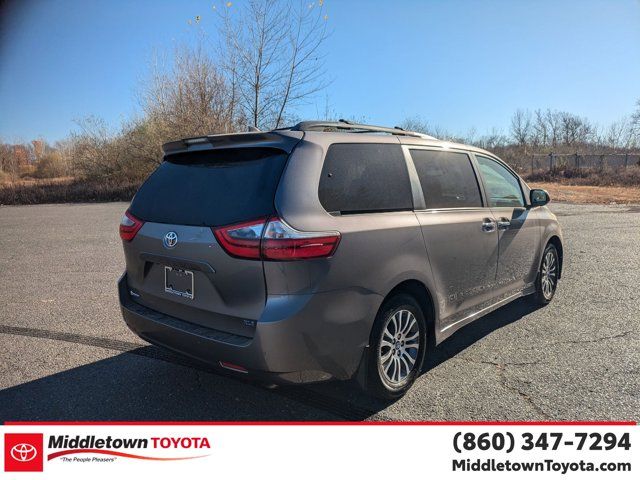 2020 Toyota Sienna XLE