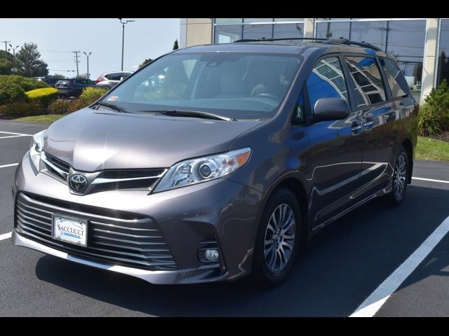 2020 Toyota Sienna XLE