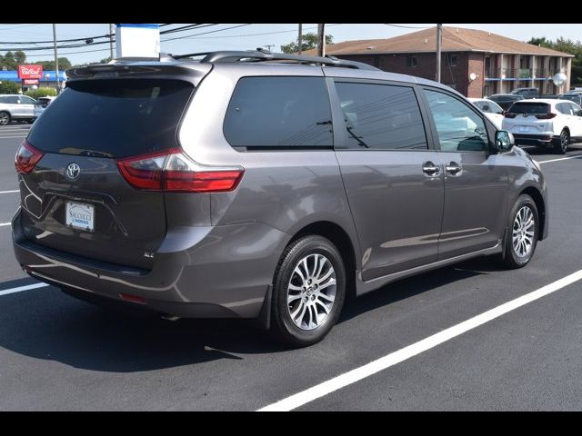 2020 Toyota Sienna XLE