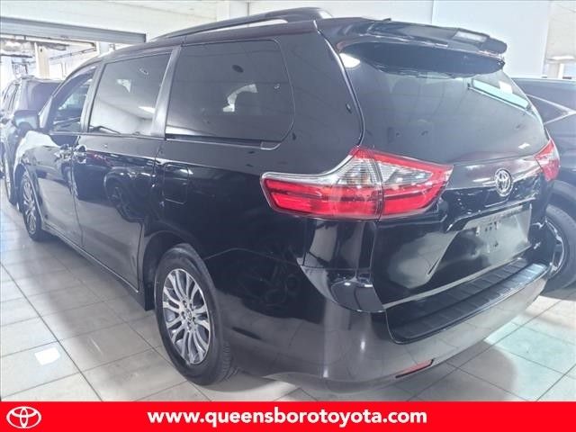 2020 Toyota Sienna XLE