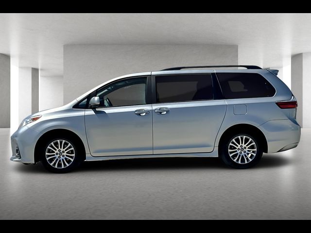 2020 Toyota Sienna XLE