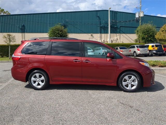 2020 Toyota Sienna XLE