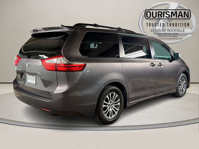 2020 Toyota Sienna XLE