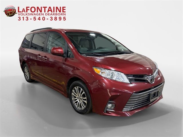 2020 Toyota Sienna XLE