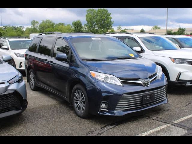 2020 Toyota Sienna XLE