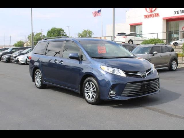 2020 Toyota Sienna XLE