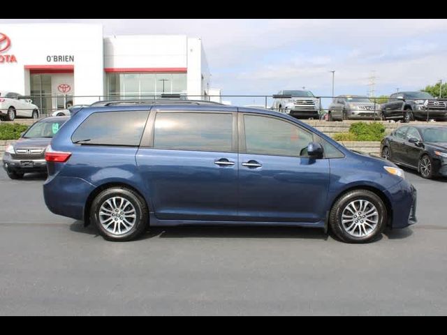 2020 Toyota Sienna XLE