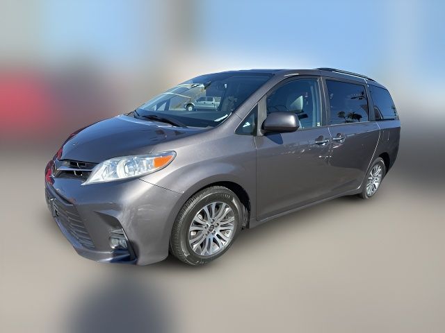 2020 Toyota Sienna XLE