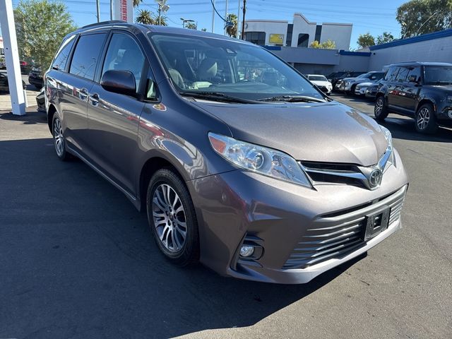 2020 Toyota Sienna XLE