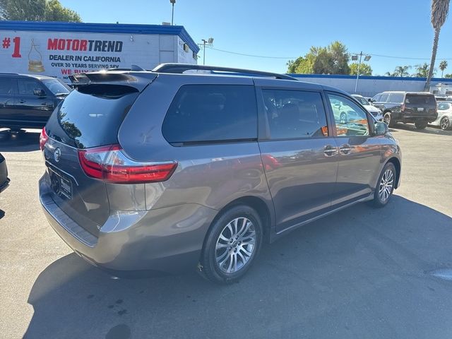 2020 Toyota Sienna XLE