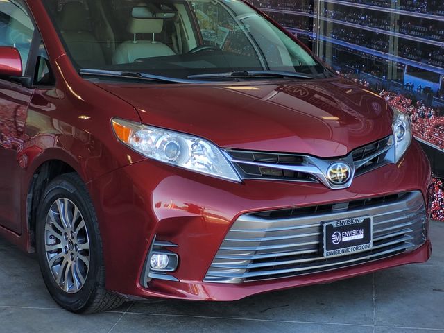 2020 Toyota Sienna XLE