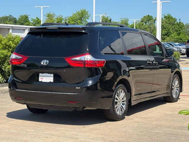 2020 Toyota Sienna XLE Auto Access Seat