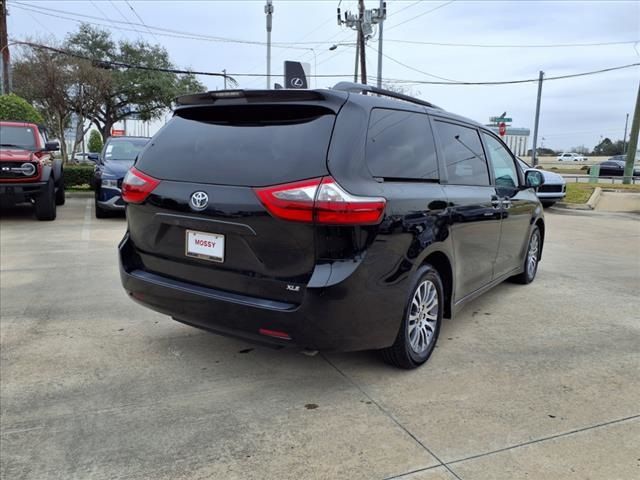 2020 Toyota Sienna XLE Auto Access Seat