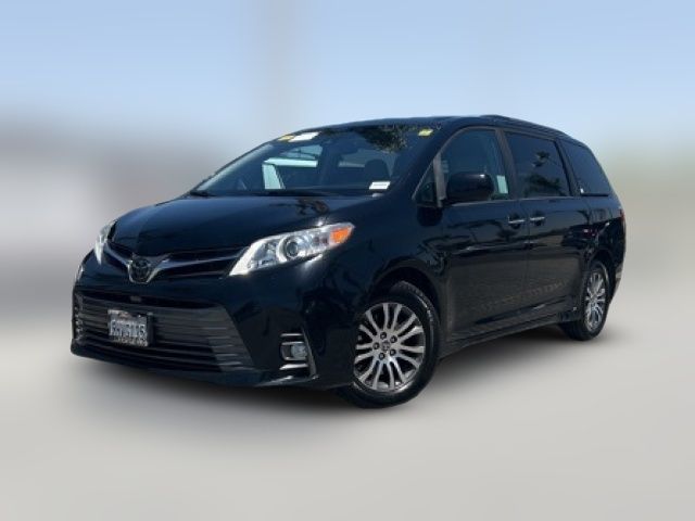 2020 Toyota Sienna XLE