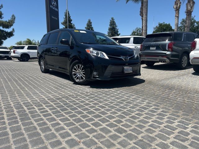 2020 Toyota Sienna XLE