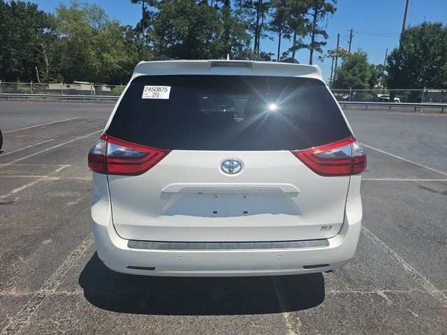 2020 Toyota Sienna XLE