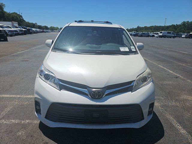 2020 Toyota Sienna XLE