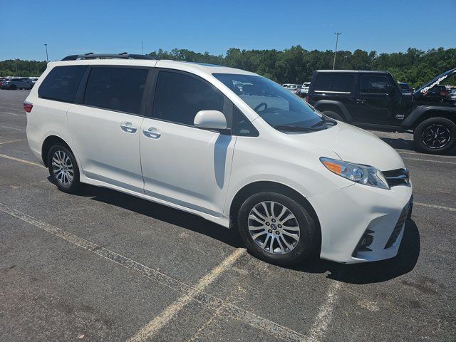 2020 Toyota Sienna XLE
