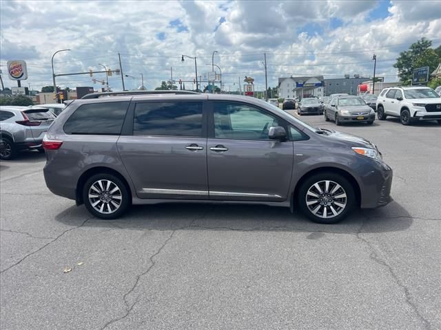 2020 Toyota Sienna XLE