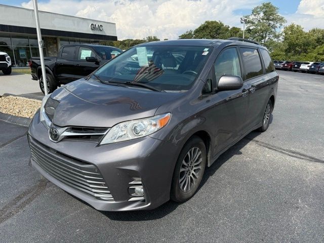 2020 Toyota Sienna XLE Auto Access Seat