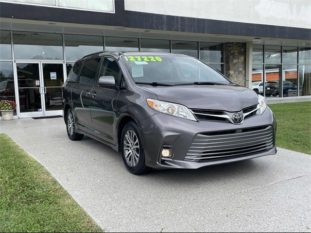 2020 Toyota Sienna XLE Auto Access Seat