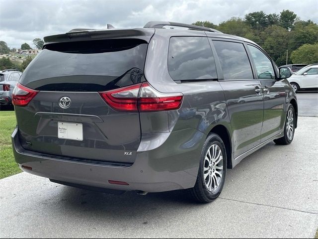 2020 Toyota Sienna XLE