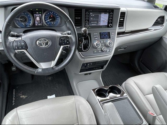 2020 Toyota Sienna XLE