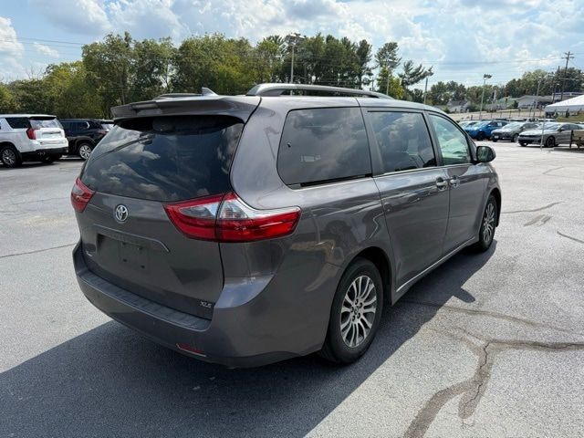 2020 Toyota Sienna XLE