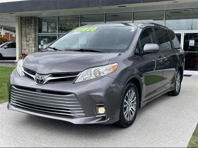 2020 Toyota Sienna XLE