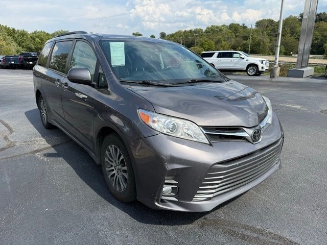 2020 Toyota Sienna XLE Auto Access Seat