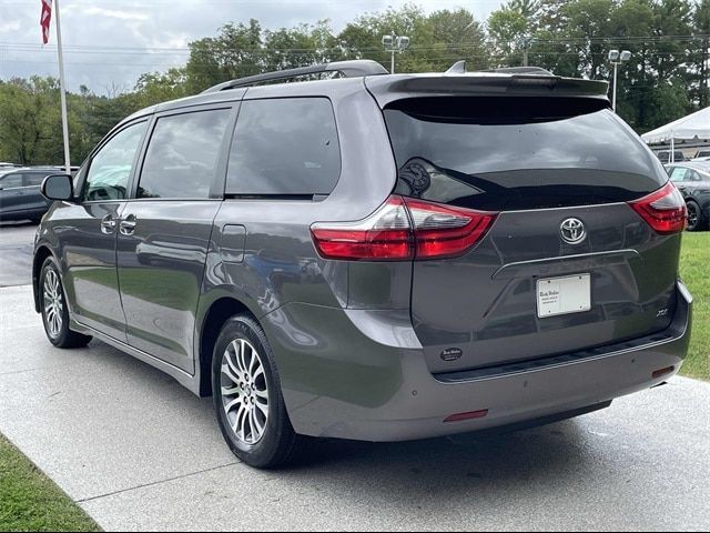 2020 Toyota Sienna XLE