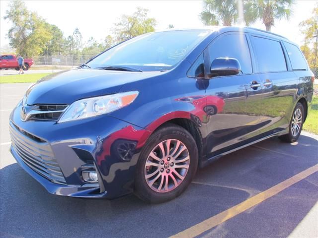 2020 Toyota Sienna XLE