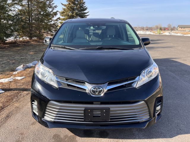 2020 Toyota Sienna XLE Auto Access Seat