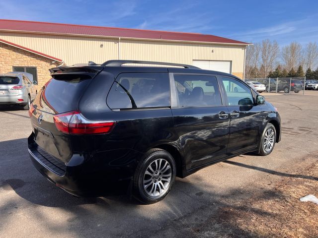 2020 Toyota Sienna XLE Auto Access Seat