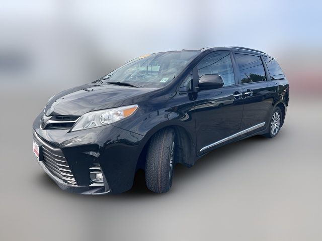 2020 Toyota Sienna XLE