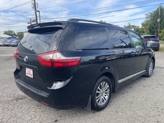 2020 Toyota Sienna XLE