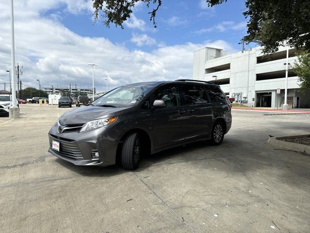 2020 Toyota Sienna XLE Auto Access Seat