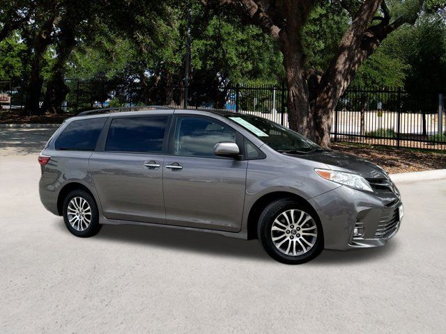 2020 Toyota Sienna XLE Auto Access Seat