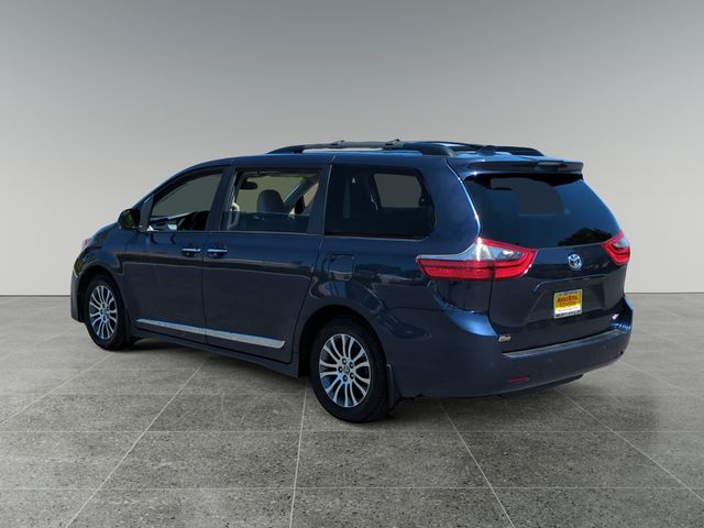 2020 Toyota Sienna XLE