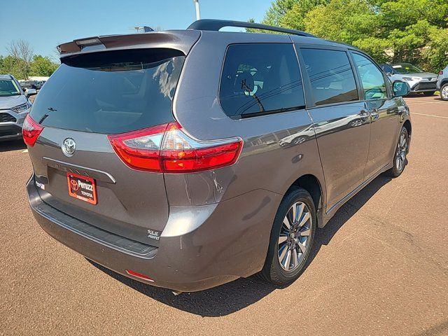 2020 Toyota Sienna XLE