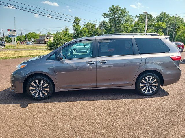 2020 Toyota Sienna XLE