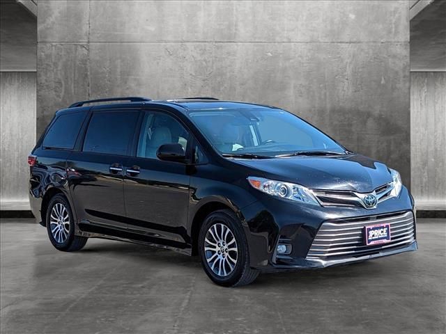 2020 Toyota Sienna XLE