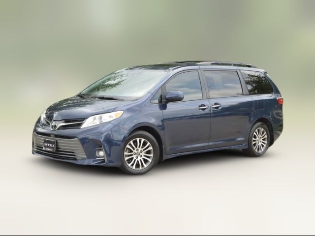 2020 Toyota Sienna XLE Auto Access Seat