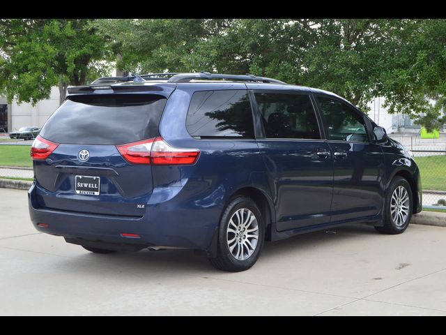 2020 Toyota Sienna XLE Auto Access Seat