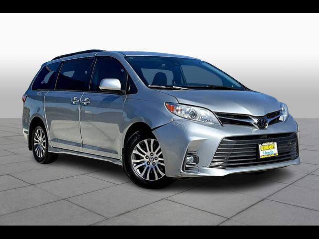 2020 Toyota Sienna XLE Auto Access Seat