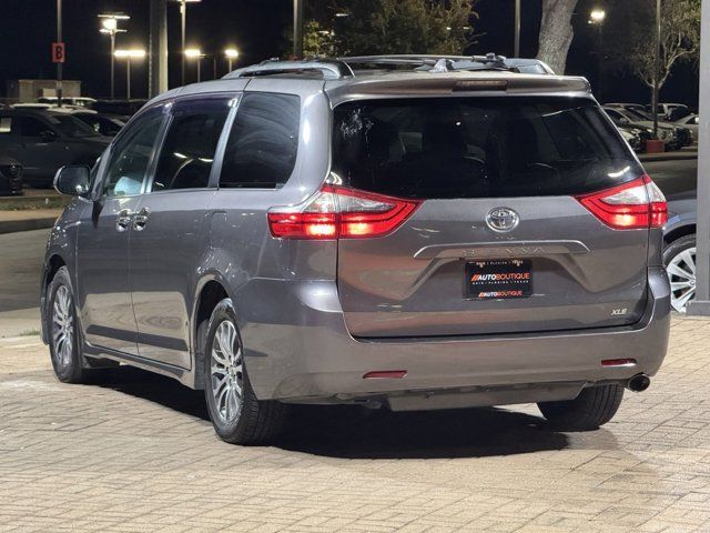 2020 Toyota Sienna XLE Auto Access Seat